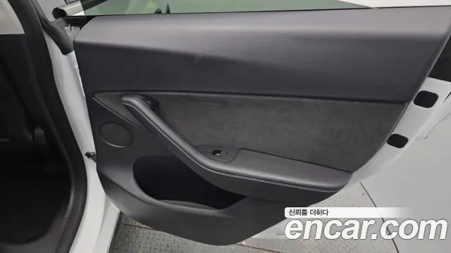 Tesla Model Y — Фото автомобиля 14