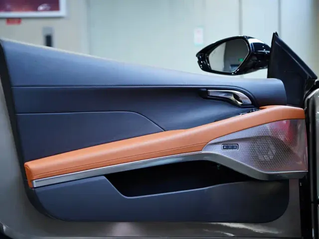 Lotus Emira — Фото автомобиля 15