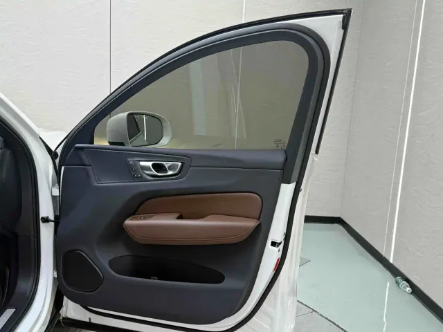 Volvo XC60 — Фото автомобиля 23