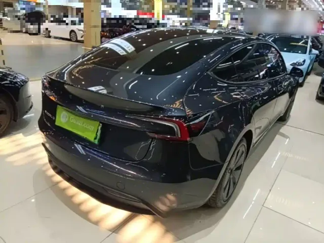 Tesla Model 3 — Фото автомобиля 6