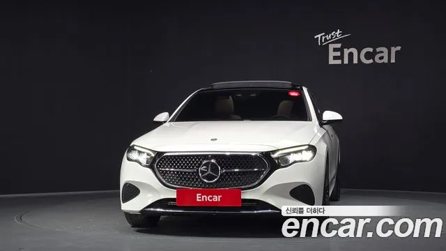 Mercedes-Benz E-Class — Фото автомобиля 3