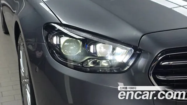 Mercedes-Benz E-Class — Фото автомобиля 18