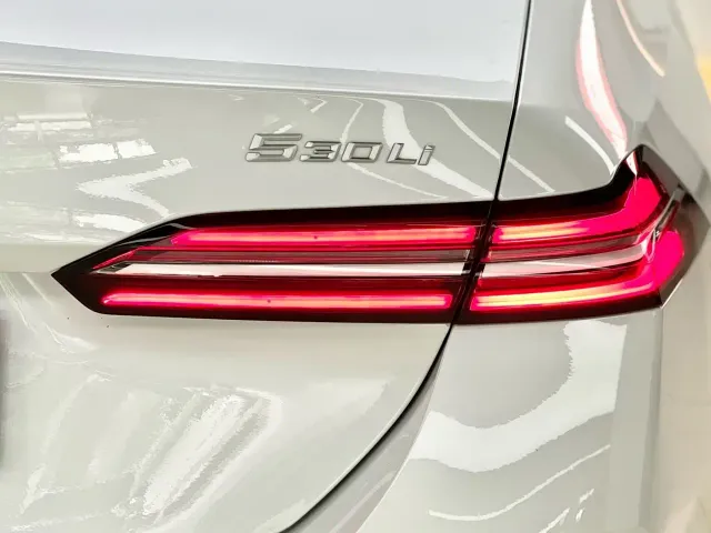 BMW 5 Series — Фото автомобиля 18