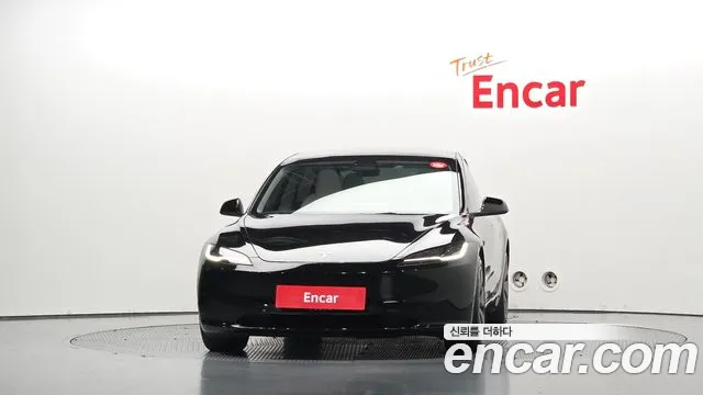 Tesla Model 3 — Фото автомобиля 3