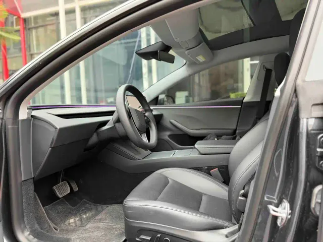 Tesla Model 3 — Фото автомобиля 6