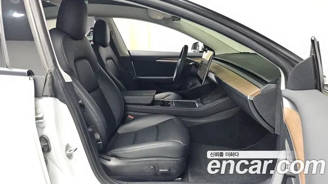 Tesla Model 3 — Фото автомобиля 23