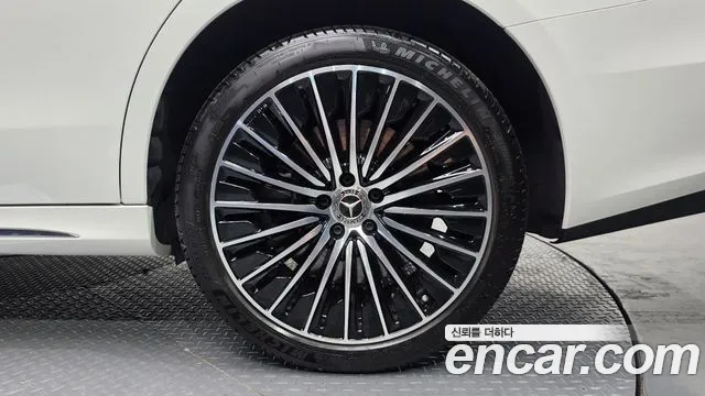 Mercedes-Benz E-Class — Фото автомобиля 17