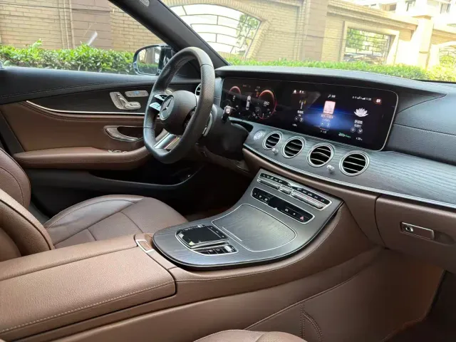 Mercedes-Benz E-Class — Фото автомобиля 6