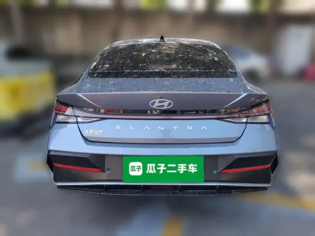 Hyundai Elantra — Фото автомобиля 3