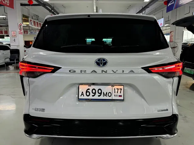Toyota Granvia — Фото автомобиля 6