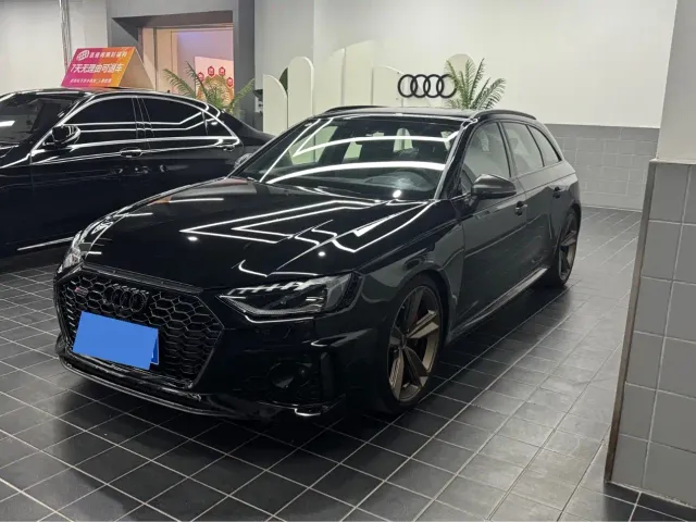 Фотография автомобиля — Audi RS 4