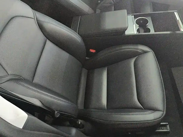 Tesla Model 3 — Фото автомобиля 8
