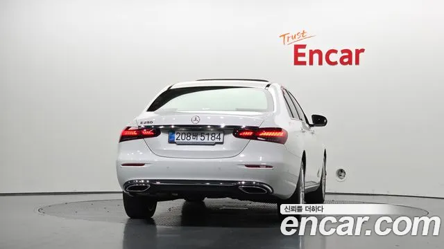 Mercedes-Benz E-Class — Фото автомобиля 4