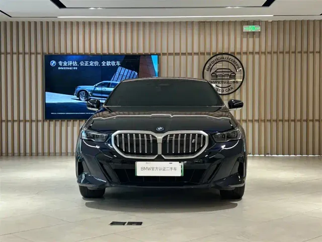 BMW i5 — Фото автомобиля 3