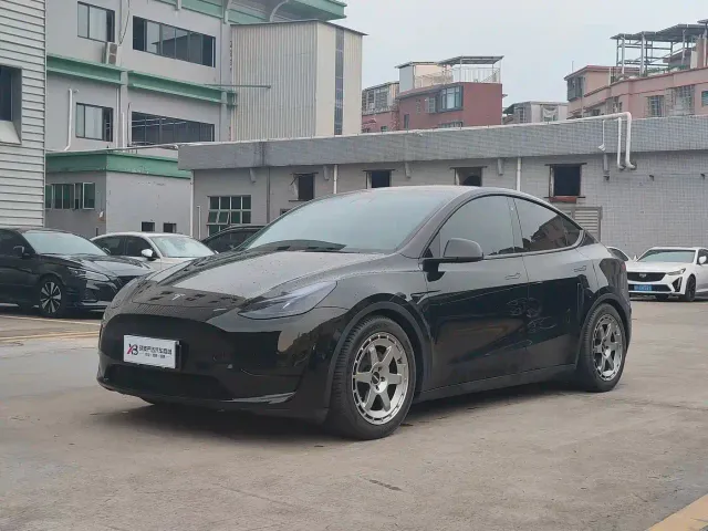 Фотография автомобиля — Tesla Model Y