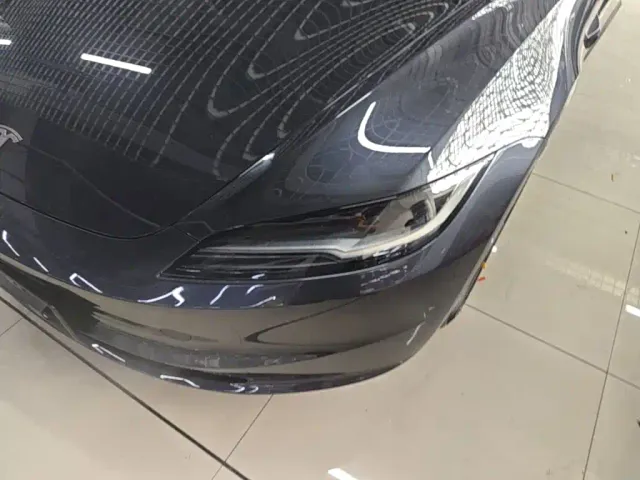 Tesla Model 3 — Фото автомобиля 17