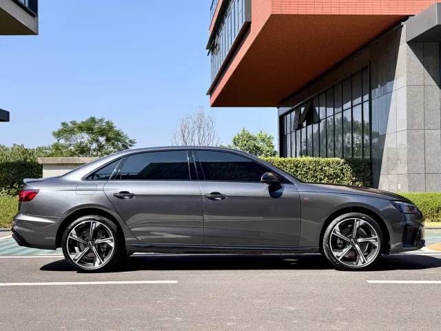 Audi A4L — Фото автомобиля 3