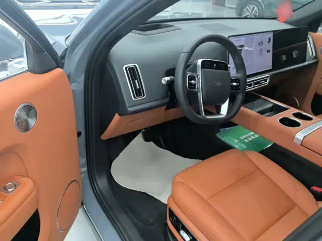 Li Auto L7 — Фото автомобиля 15