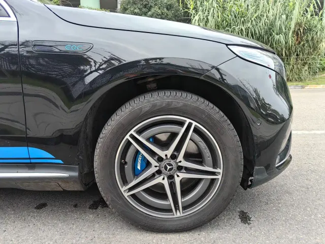 Mercedes-Benz EQC — Фото автомобиля 12