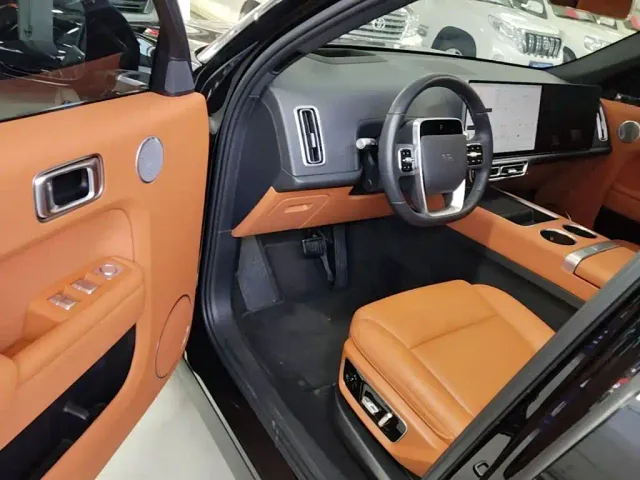 Li Auto L7 — Фото автомобиля 15