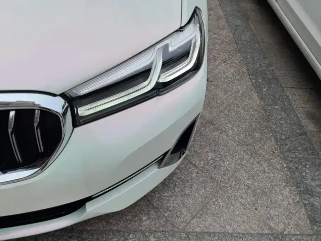 BMW 5 Series — Фото автомобиля 5