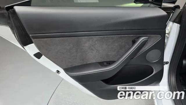 Tesla Model 3 — Фото автомобиля 14