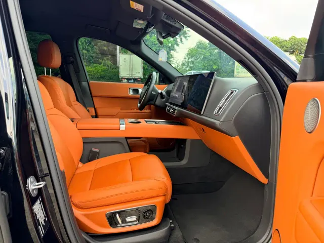 Li Auto L8 — Фото автомобиля 12
