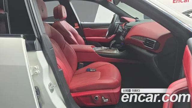 Maserati Levante — Фото автомобиля 11