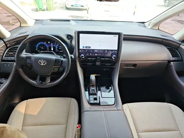 Toyota Alphard — Фото автомобиля 9