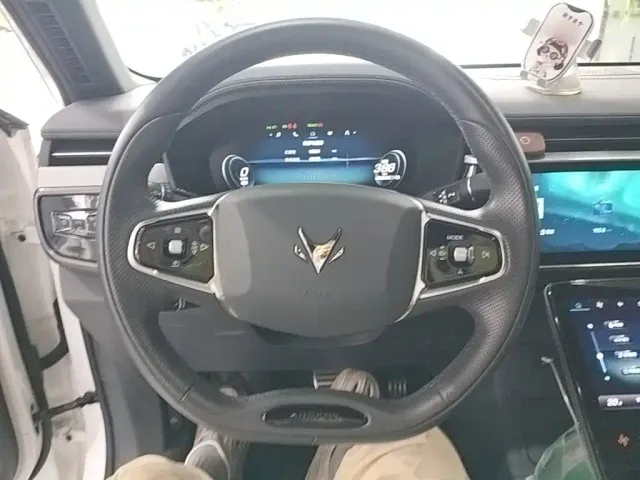 Arcfox Alpha T — Фото автомобиля 10