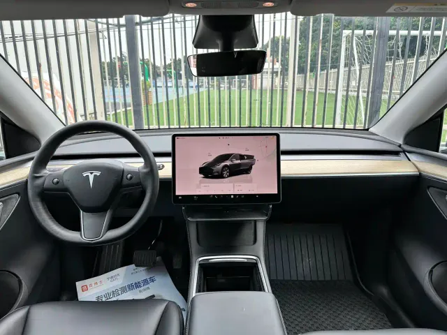 Tesla Model Y — Фото автомобиля 4