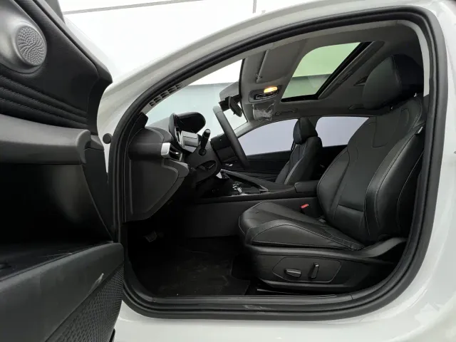 Hyundai Elantra 2021 1.5L CVT LUX Premium Edition — Фото автомобиля 15