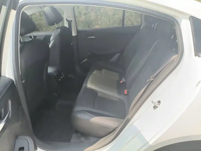 Roewe Roewe i5 2023 1.5L CVT Luxury Edition — Фото автомобиля 16