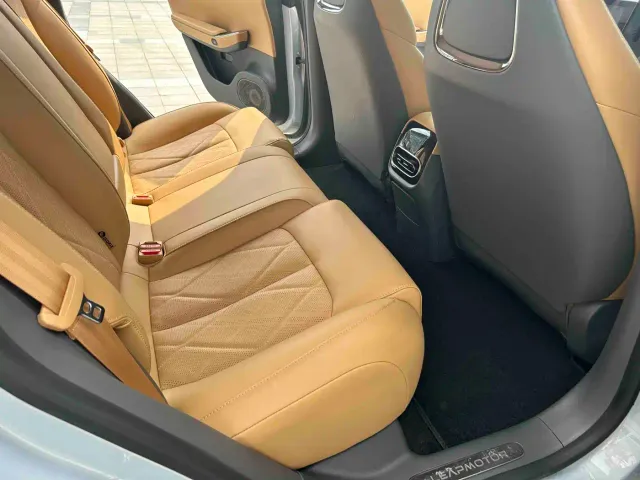 Leapmotor C01 — Фото автомобиля 10
