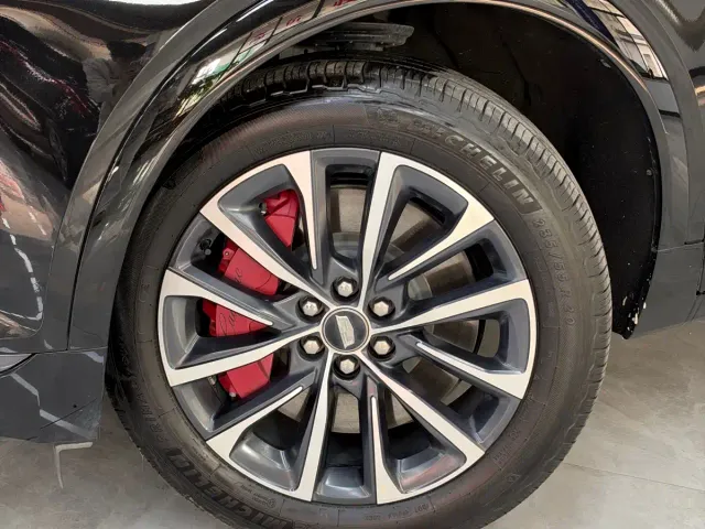 Cadillac XT5 — Фото автомобиля 3
