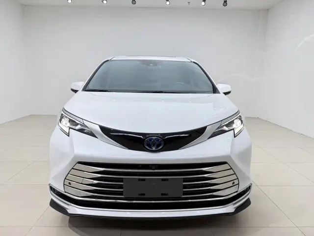 Toyota Sienna — Фото автомобиля 9