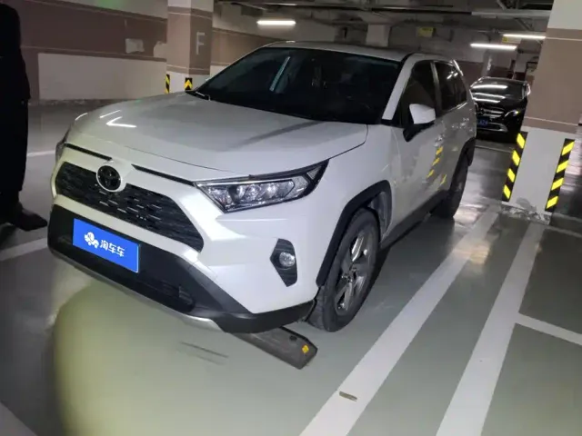 Фотография автомобиля — Toyota RAV4