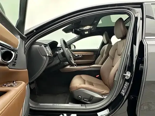 Volvo S90 — Фото автомобиля 12