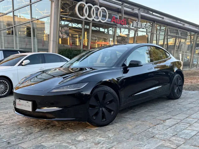 Фотография автомобиля — Tesla Model 3