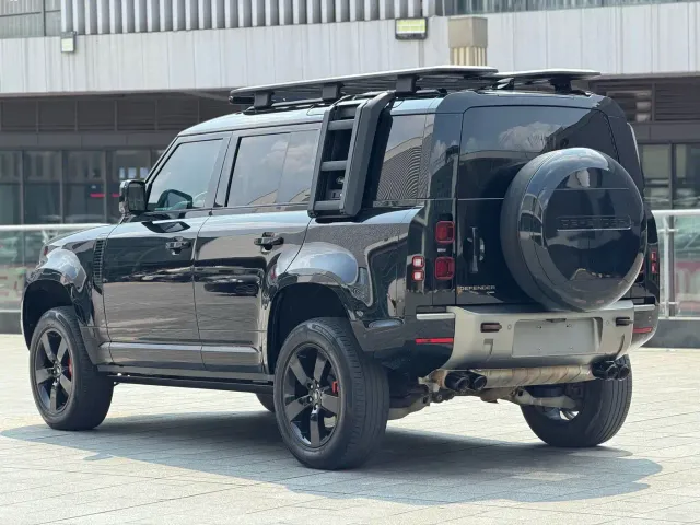 Land Rover Defender — Фото автомобиля 15