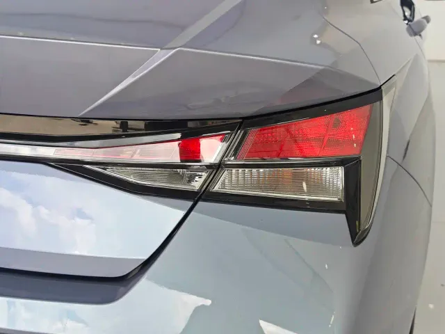 Hyundai Elantra — Фото автомобиля 30