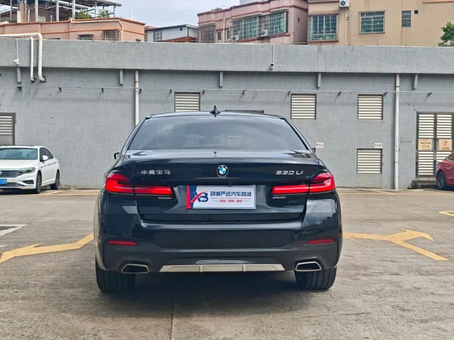 BMW 5 Series — Фото автомобиля 4