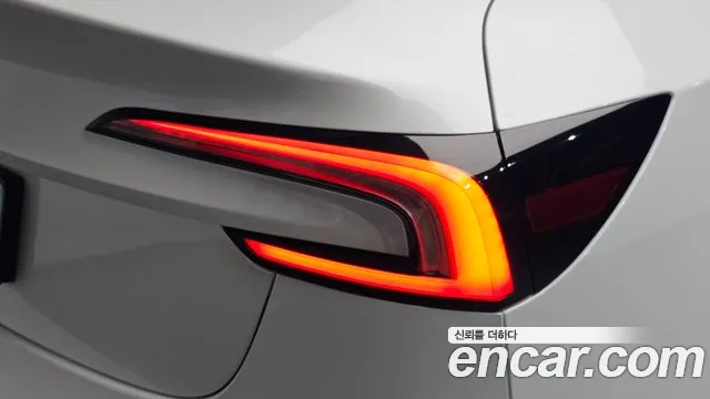 Tesla Model 3 — Фото автомобиля 23