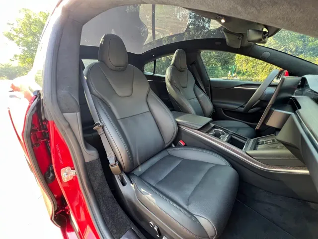 Tesla Model S — Фото автомобиля 20