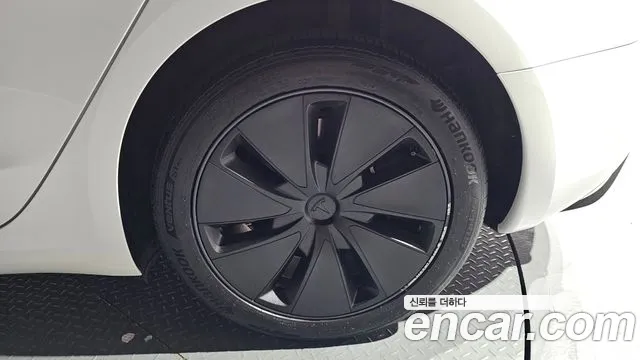 Tesla Model 3 — Фото автомобиля 5