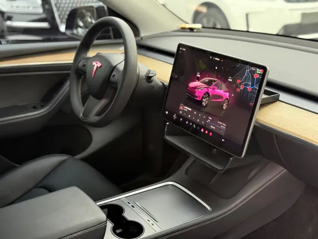 Tesla Model Y — Фото автомобиля 16