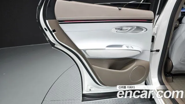 Genesis GV70 — Фото автомобиля 14