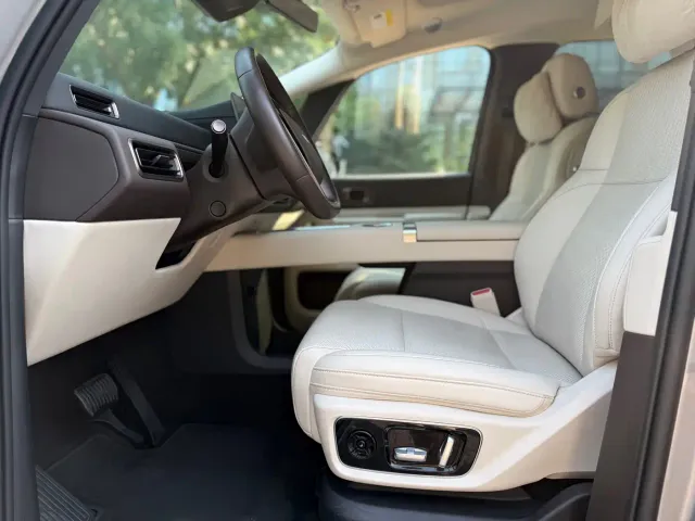 Li Auto MEGA — Фото автомобиля 7