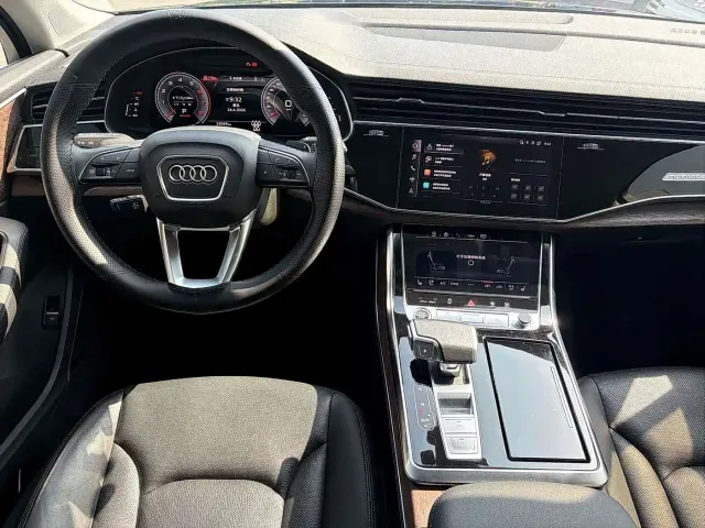 Audi Q7 — Фото автомобиля 7