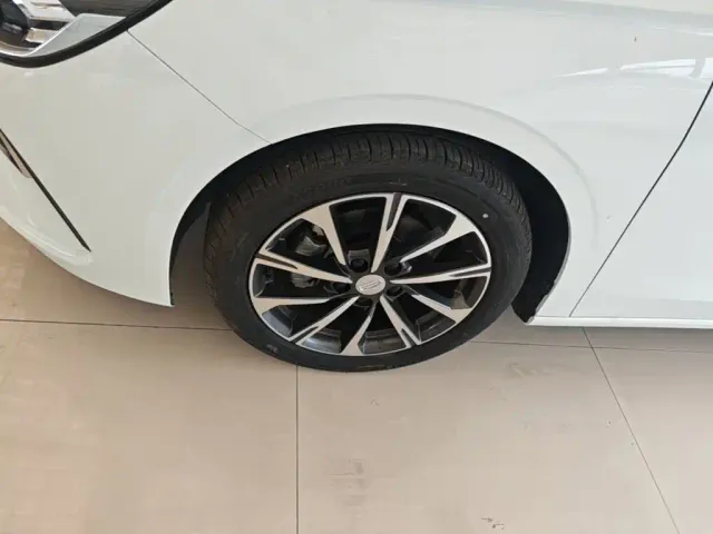 Geely Emgrand — Фото автомобиля 22